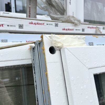 Draaikiep raam | 1190mm breed x 1385mm hoog | 120mm profiel met HVL | Binnen wit houtnerf, buiten Kwarts