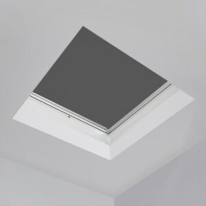elektrisch-verduisterend-rolgordijn-platdakraam-265-grafiet-fakro-arf-d